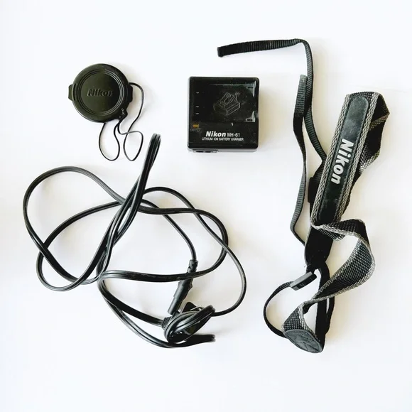 Nikon Coolpix 5700 5MP Digital Camera w/ box, Strap, Charger, Cord, and Lenscap - Picture 5 of 7
